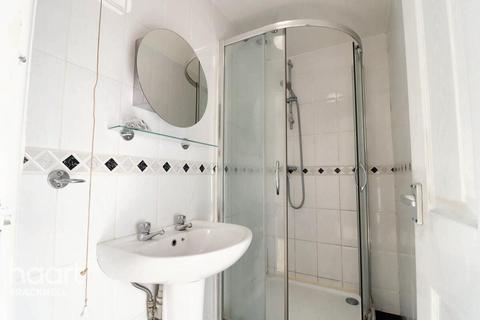 undefined, Spinis, Bracknell