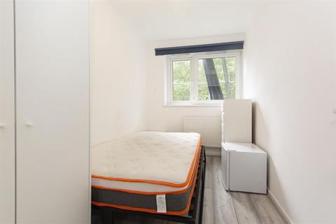 4 bedroom flat to rent, Batten Street, Battersea SW11