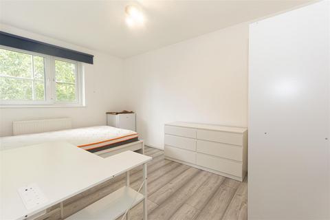 4 bedroom flat to rent, Batten Street, Battersea SW11