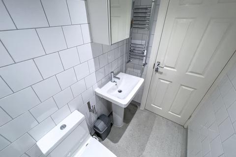 1 bedroom in a house share to rent, Leopold Road, L7 8SS,