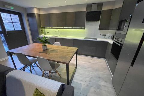 undefined, Nelson Street, L1 5DN,