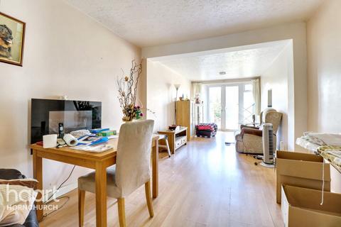 247 Warren Drive, Hornchurch, RM12 4PL