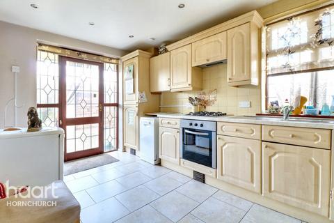 247 Warren Drive, Hornchurch, RM12 4PL