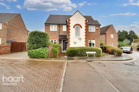 4 bedroom detached house for sale, Church Close, Rushden