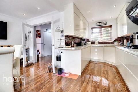 4 bedroom detached house for sale, Church Close, Rushden
