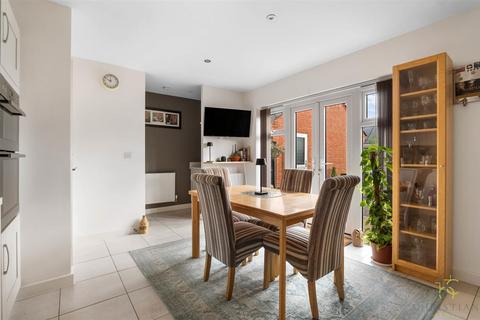 4 bedroom detached house for sale, Taylor Gardens, Evesham WR11