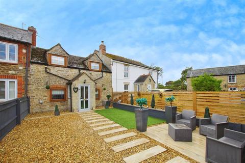 3 bedroom cottage for sale, The Green, Swindon SN6