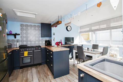 3 bedroom cottage for sale, The Green, Swindon SN6