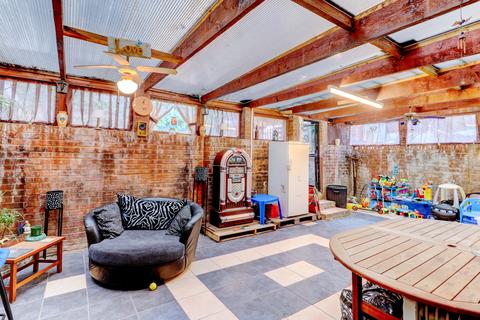 4 bedroom semi-detached house for sale, Dunwood Rise, Buckinghamshire HP13