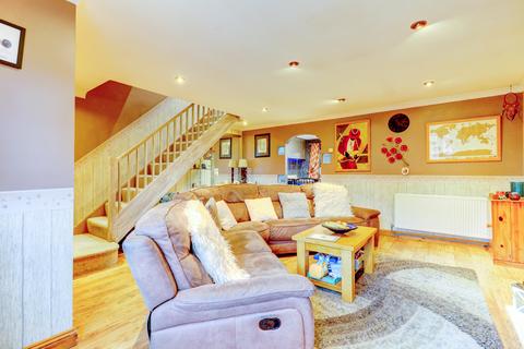 4 bedroom semi-detached house for sale, Dunwood Rise, Buckinghamshire HP13