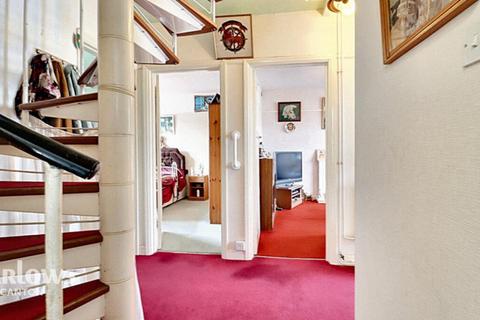 undefined, Clas Isan, Cardiff