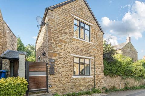 Middleton Cheney,  Banbury,  Oxfordshire,  OX17
