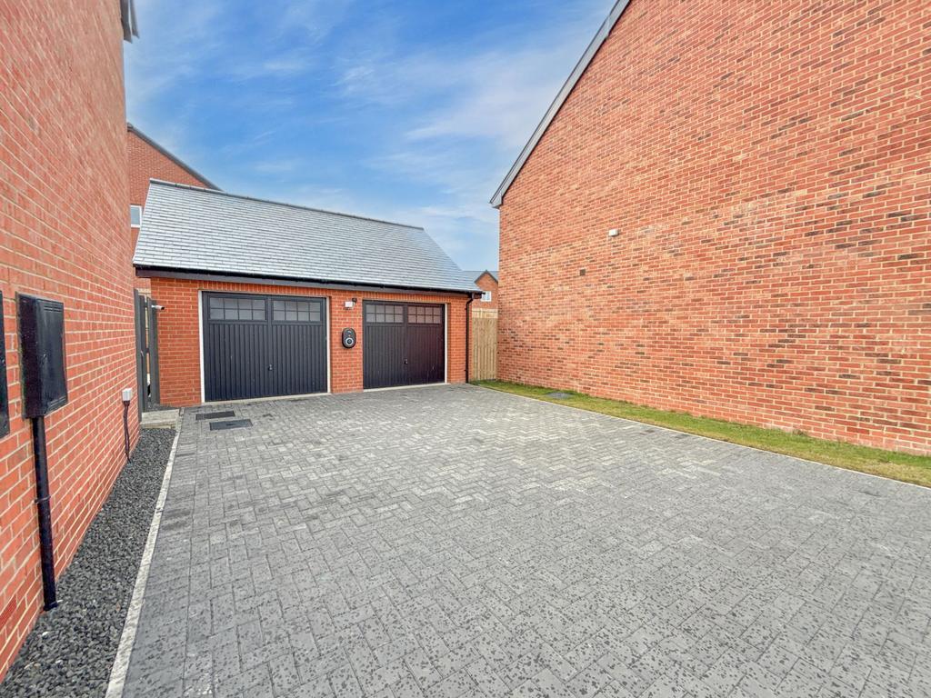 Garage & Parking