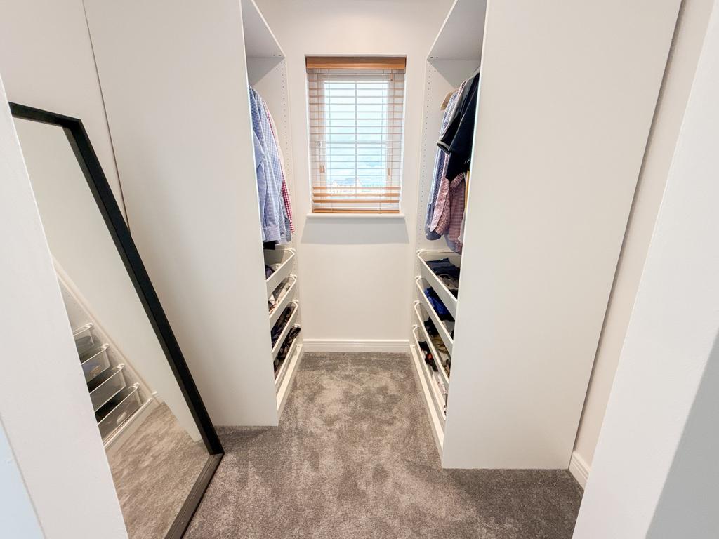 Walk-in Wardrobe