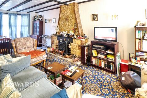 3 bedroom terraced house for sale, Avondale Road, Gorleston