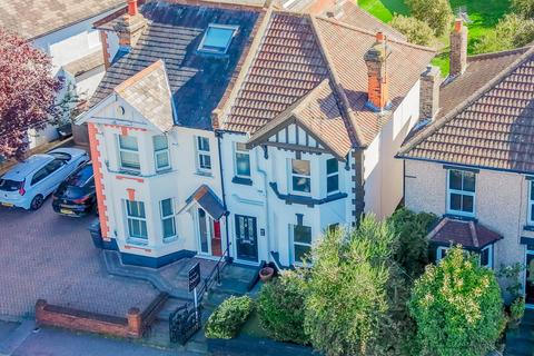 3 bedroom semi-detached house for sale, High Road, Rayleigh SS6