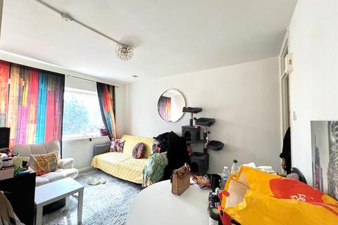 2 bedroom flat for sale, Skeltons Lane, London E10