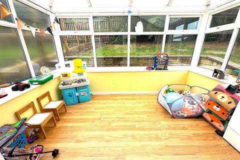 4 bedroom semi-detached house for sale, Poplar Avenue, Horton Bank Top, Bradford