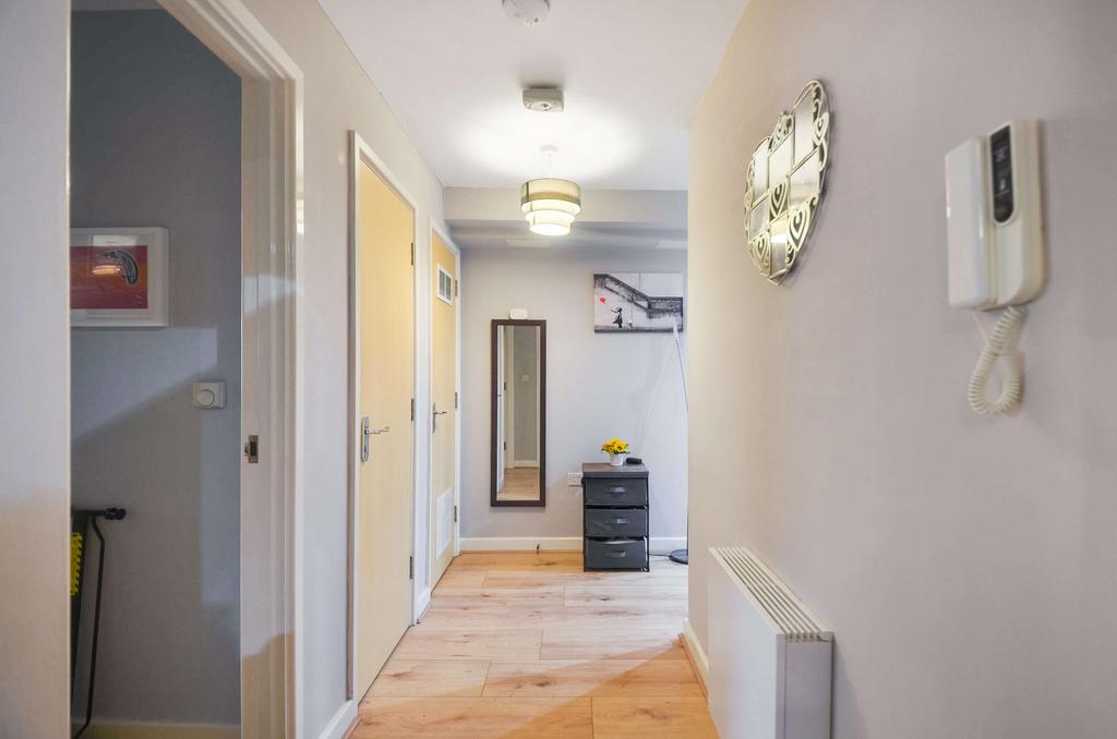 Hallway (1).jpg