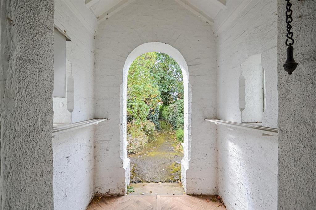 Porch & Vaulted Ceiling