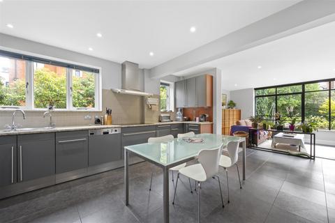 undefined, Southside Common, Wimbledon Village, SW19