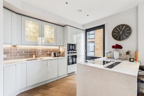 2 bedroom flat for sale, Drapers Yard, London