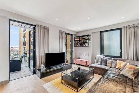 2 bedroom flat for sale, Drapers Yard, London