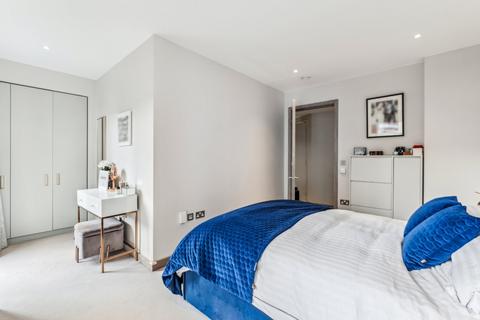 2 bedroom flat for sale, Drapers Yard, London