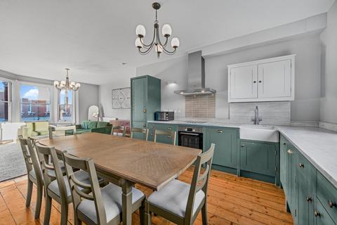 4 bedroom flat for sale, St. Johns Road, Richmond, Surrey