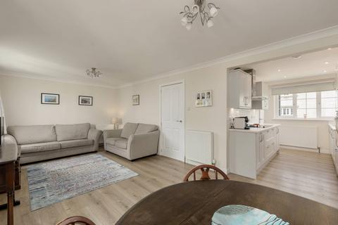 1 Braehead Row, Edinburgh, EH4 6BR