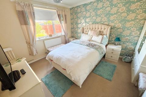 2 bedroom bungalow for sale, Hawkins Close, Burnham-on-Sea, Somerset, TA8