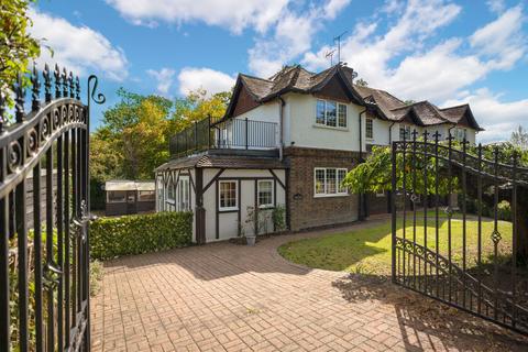 1, Tea Caddy Cottages Worthing Road, West Grinstead, Horsham, RH13 8LG