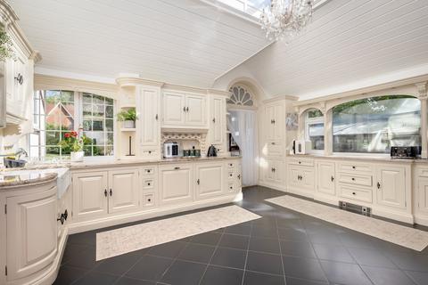 1, Tea Caddy Cottages Worthing Road, West Grinstead, Horsham, RH13 8LG