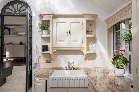 1, Tea Caddy Cottages Worthing Road, West Grinstead, Horsham, RH13 8LG