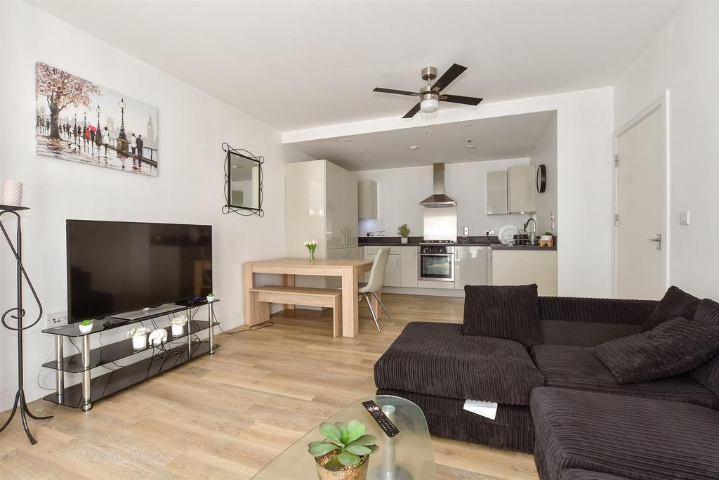 Lounge/Kitchen