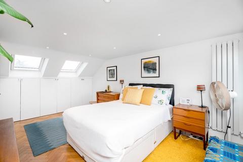 2 Grazeley Court, London, SE19 1QR