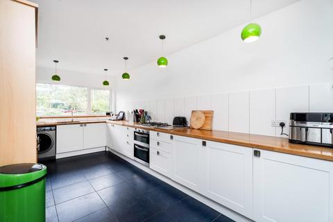 2 Grazeley Court, London, SE19 1QR