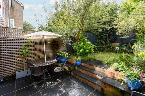 2 Grazeley Court, London, SE19 1QR