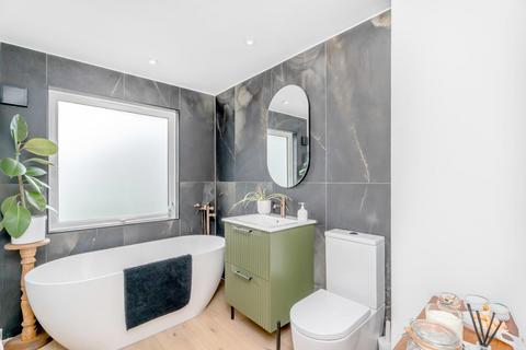 2 Grazeley Court, London, SE19 1QR