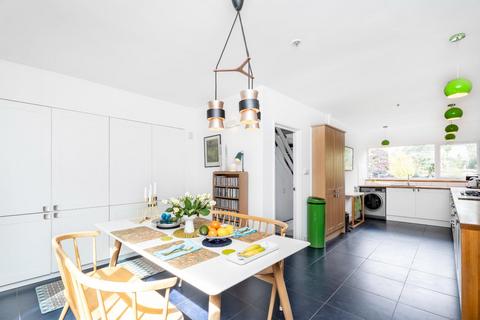 2 Grazeley Court, London, SE19 1QR