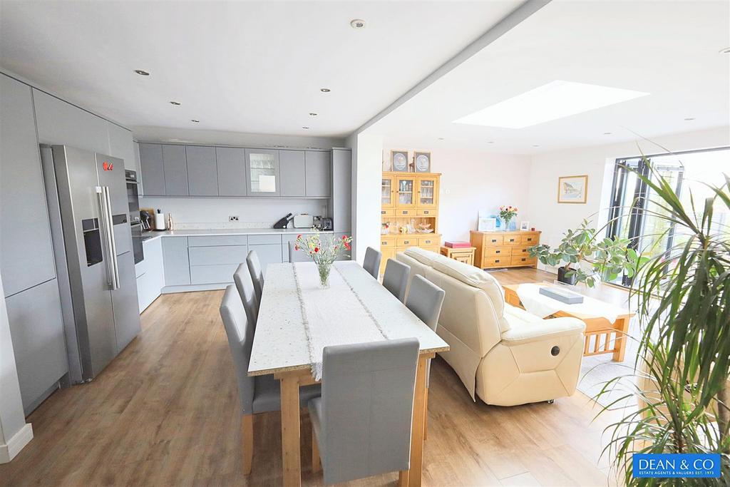 Open plan kitchen/family room