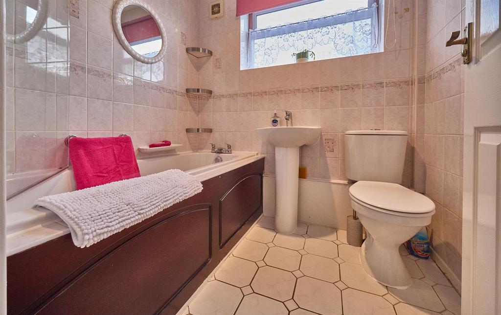 Bathroom to Side
