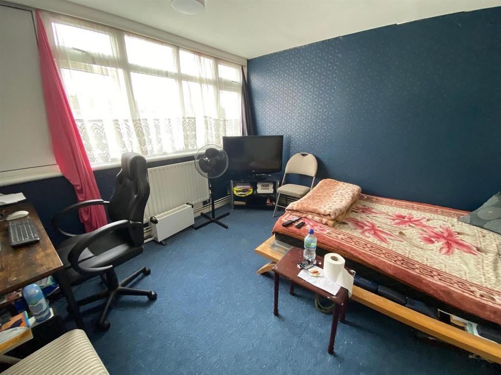 Bed 1.jpg