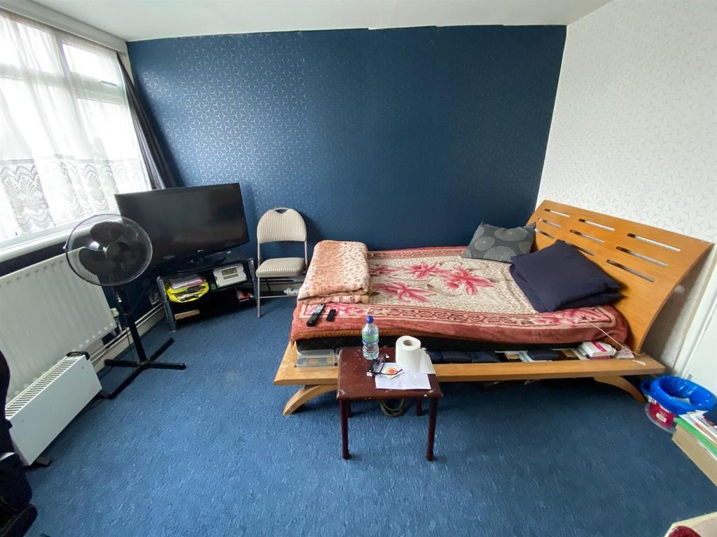 Bed 1a.jpg