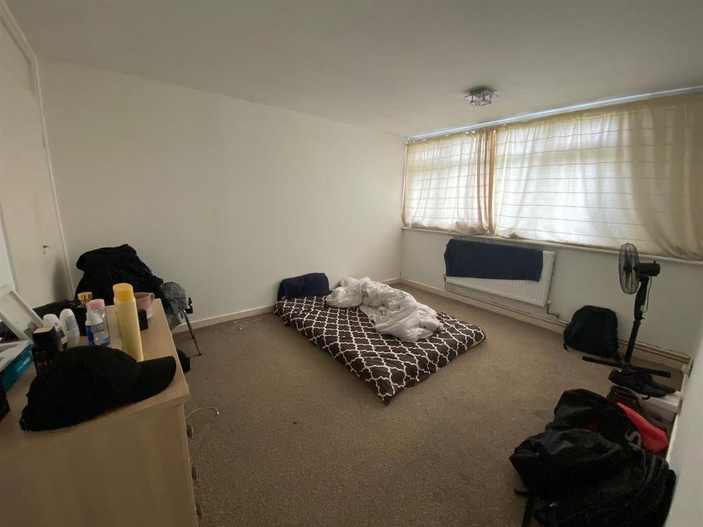 Bed 2.jpg