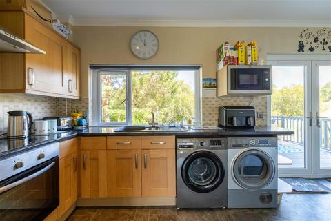 8 Clayton Road, Bridge Of Earn, Perth, PH2 9AG