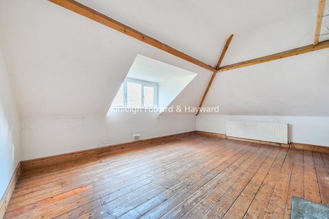 2 bedroom flat for sale, Holden Road, London, N12