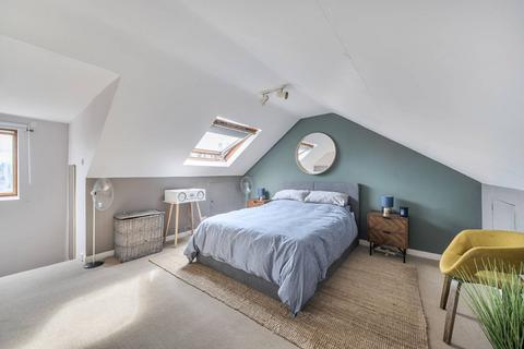 3 bedroom flat to rent, Niton Street, Crabtree Estate, London, SW6