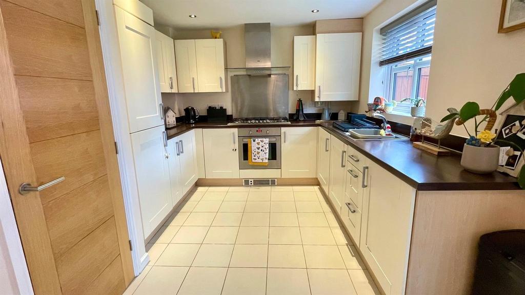 Open plan kitchen/ dining room