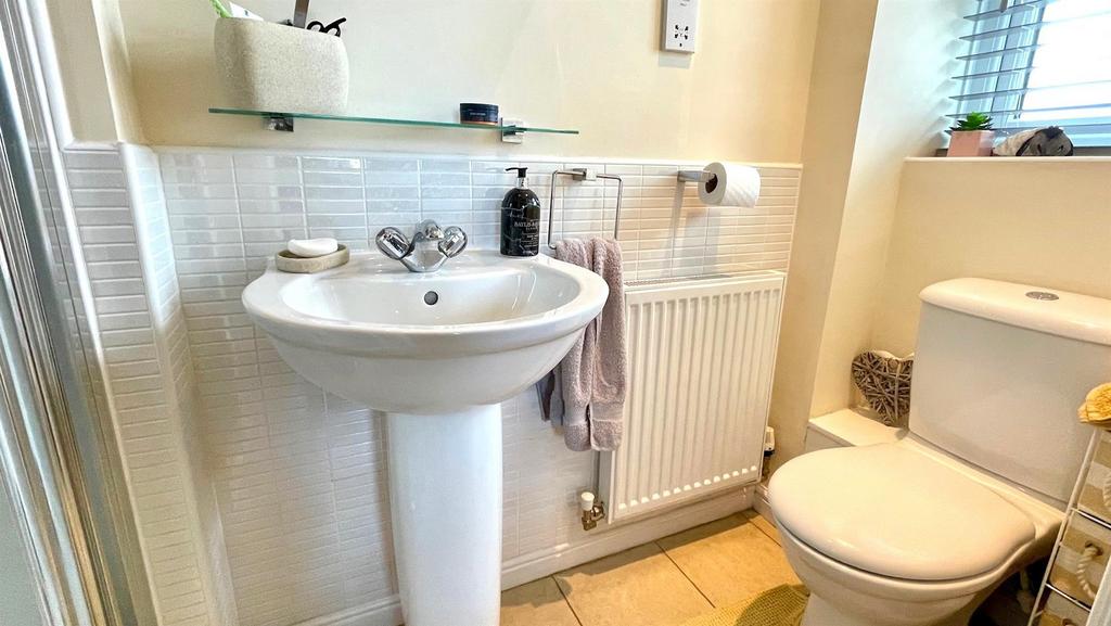 3 piece en suite shower room